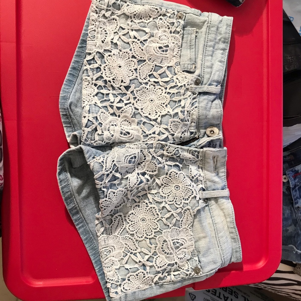 White Lace front Aeropostale jean shorts size 0